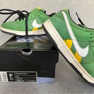Nike Dunk Low Pro SB Taxi Cab.    Grass/ White